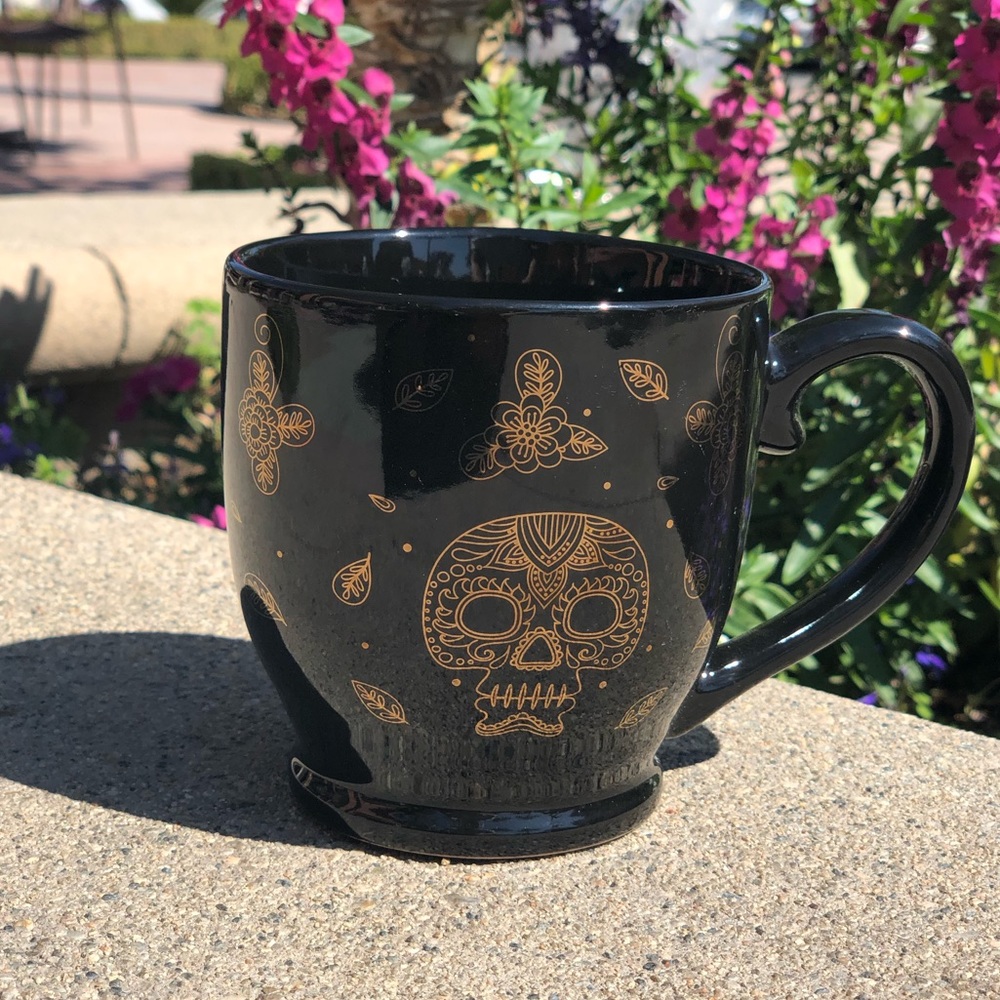 🌿Black And Gold Sugar Skull Halloween Mug 🎃 - Picture 2 of 4